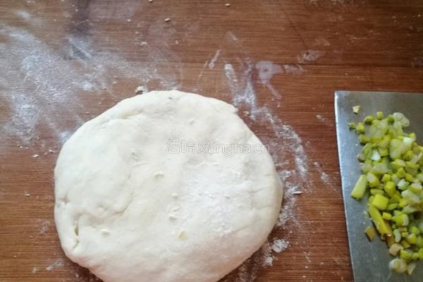 烫面葱花饼的做法图解1
