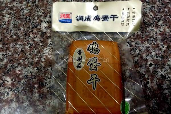 芹菜鸡蛋干的做法图解1