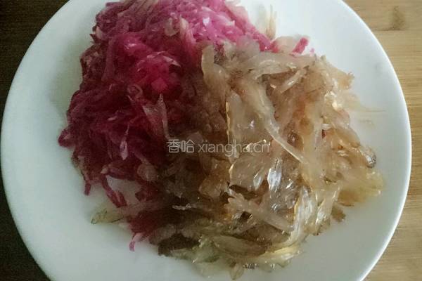 红心萝卜拌海蜇的做法图解7