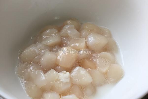 豌豆炒鲜贝的做法图解2