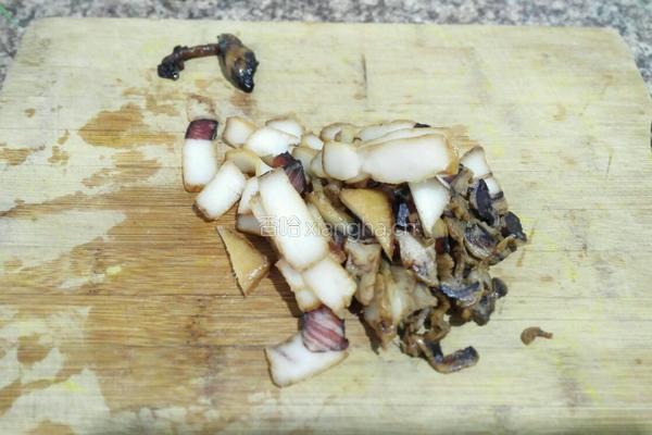 蒜苔炒腊肉的做法图解3