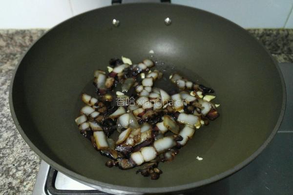 蒜苔炒腊肉的做法图解5