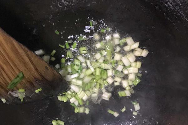 葱花芋艿的做法图解2