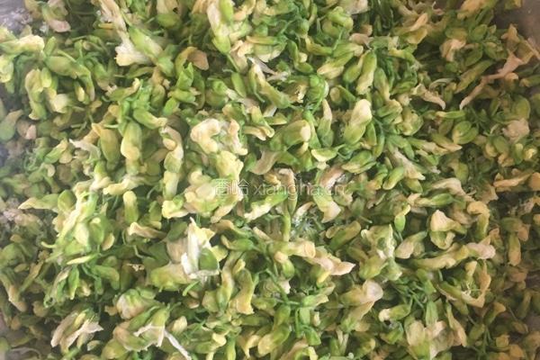 槐花饼菜汤的做法图解1
