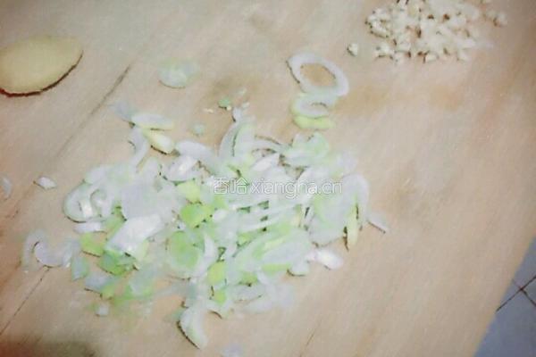 豆芽面筋的做法图解3