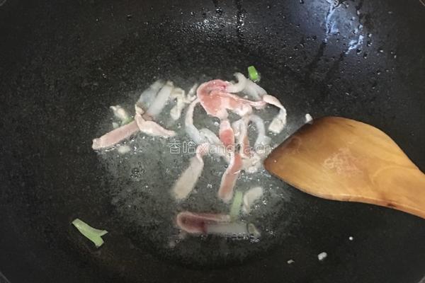 芹菜炒粉的做法图解3
