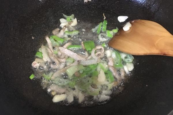 芹菜炒粉的做法图解4