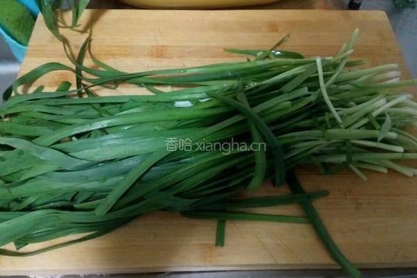 韭菜糊饼的做法图解1