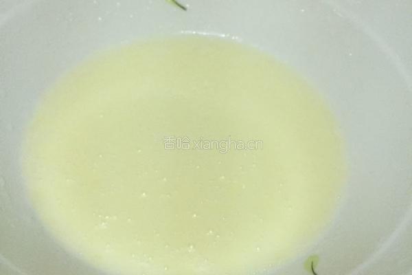 电饭煲戚风蛋糕的做法图解1