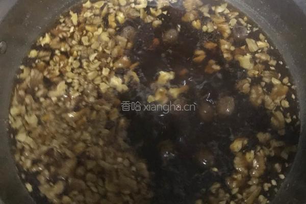 核桃桂圆炖蛋的做法图解3