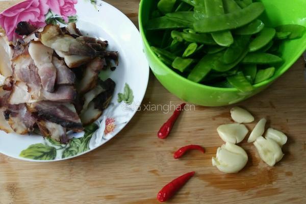 荷兰豆炒风干肉的做法图解2