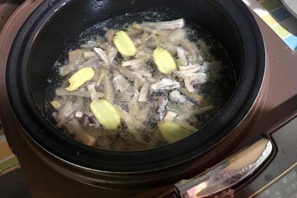 墨鱼排骨汤的做法图解4