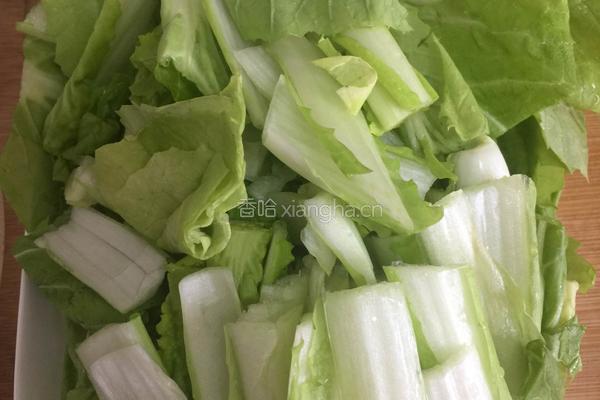 白菜炒鸭血的做法图解1