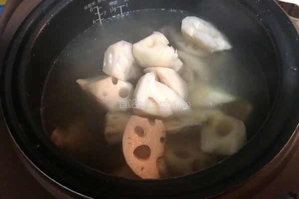 莲藕排骨汤的做法图解4