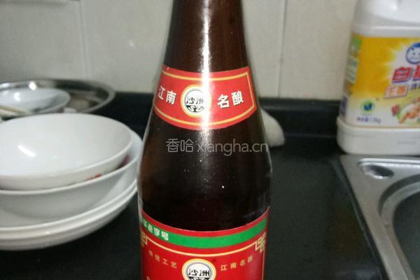 米饭蒸盐腌小鲫鱼的做法图解2
