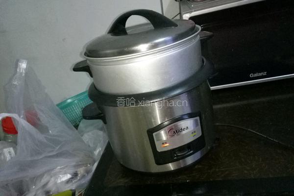 米饭蒸盐腌小鲫鱼的做法图解4