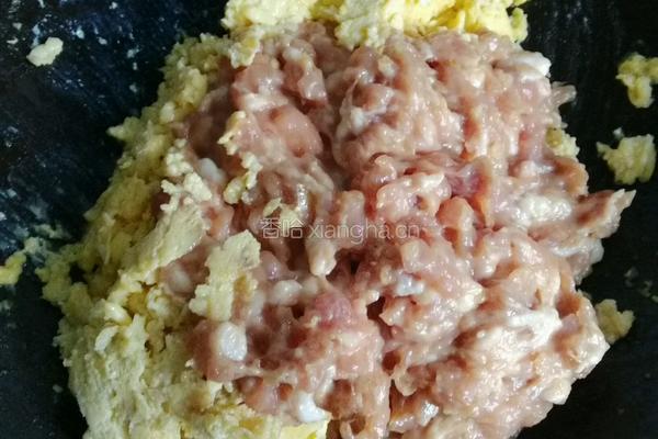 鲜虾韭菜鸡蛋饺子馅的做法图解13
