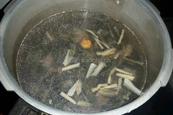 菜干排骨汤的做法图解3