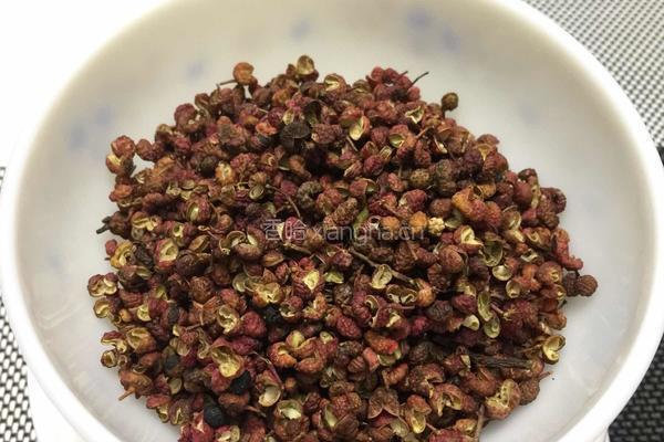 自制花椒盐的做法图解1