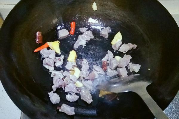 胡萝卜烧牛肉的做法图解3