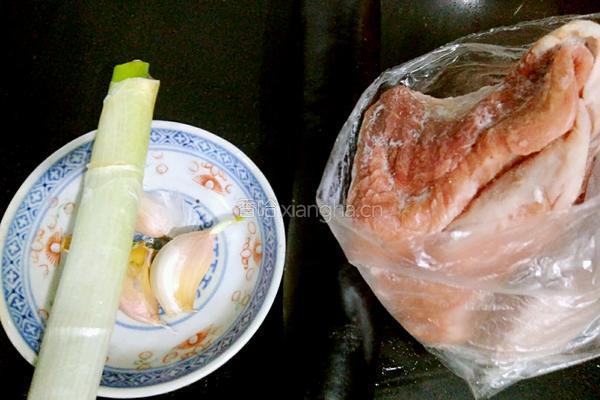 剁椒茄子炒肉的做法图解1