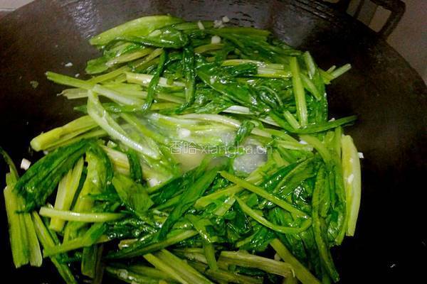 蒜香油麦菜的做法图解5
