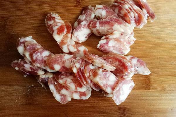 荷兰豆炒腊肠的做法图解4