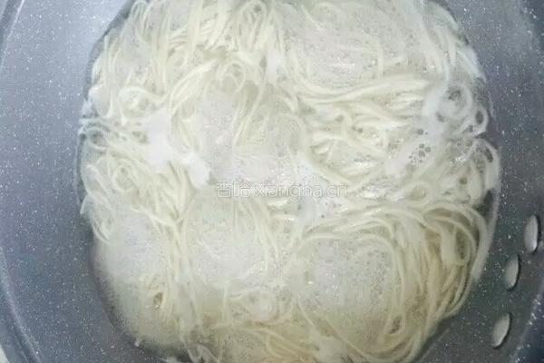 酸辣面的做法图解4