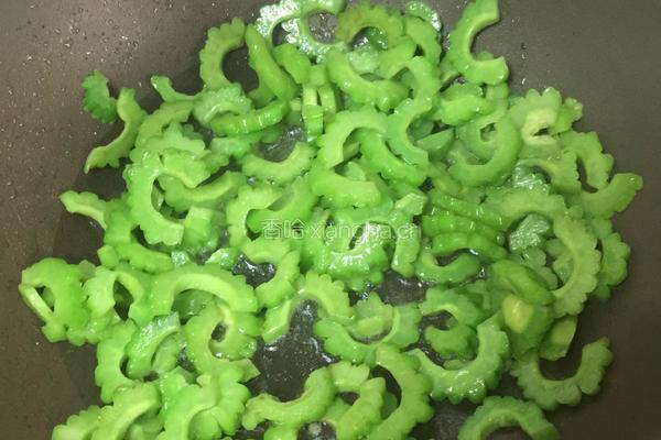清炒苦瓜的做法图解4