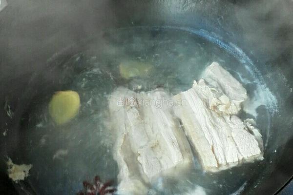 豆角丝红烧肉蒸菜的做法图解1