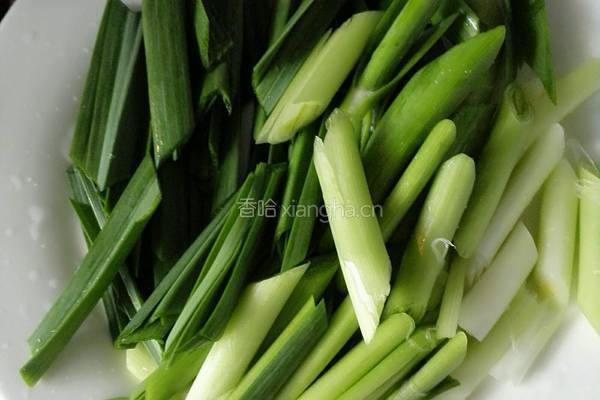 蒜苗回锅肉的做法图解3