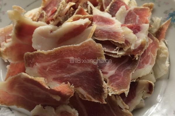 腌肉炒大蒜的做法图解1
