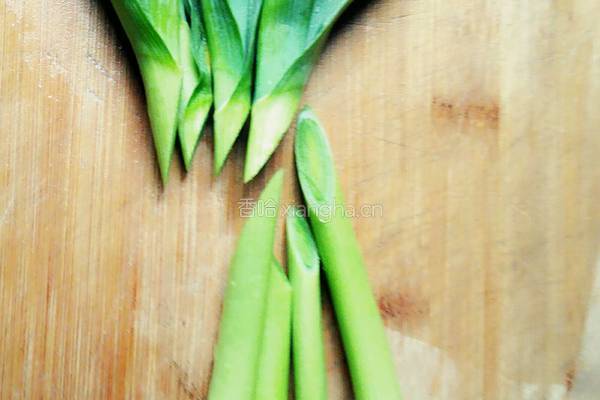 青蒜烧豆腐的做法图解3