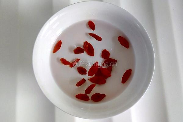 玉米粒炒豌豆的做法图解2