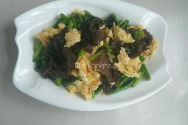 木耳蒜苔炒鸡蛋的做法图解5