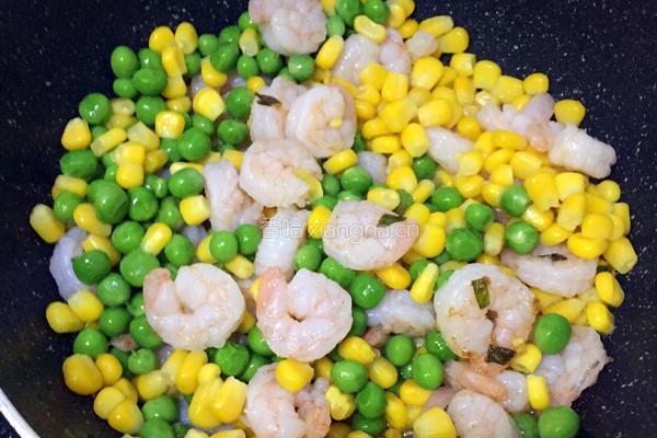 豌豆玉米炒虾仁的做法图解7