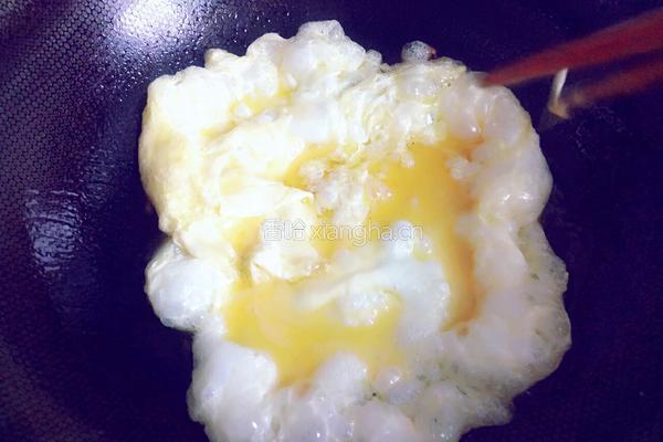 杏鲍菇炒鸡蛋的做法图解3