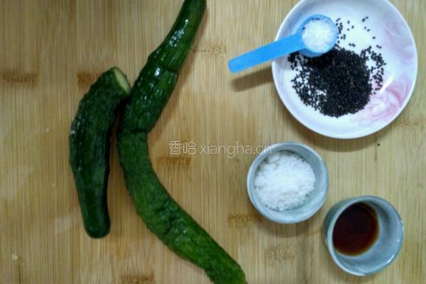 酸甜咸黄瓜的做法图解1