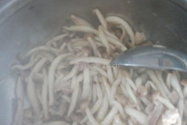 小蘑菇炒肉的做法图解8