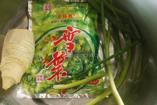 冬笋雪菜鱼骨头汤的做法图解8