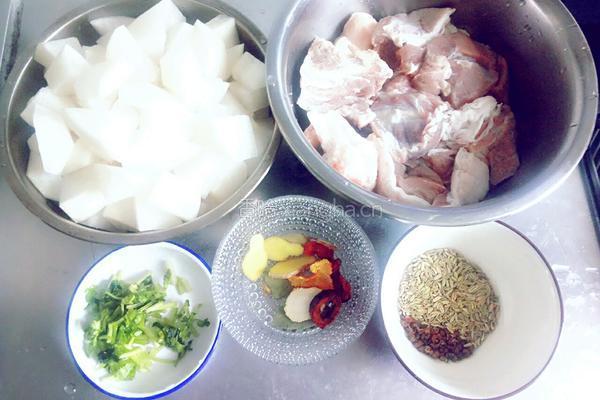 羊肉萝卜汤的做法图解1