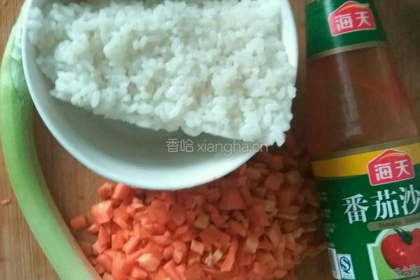 番茄沙司饭团的做法图解1