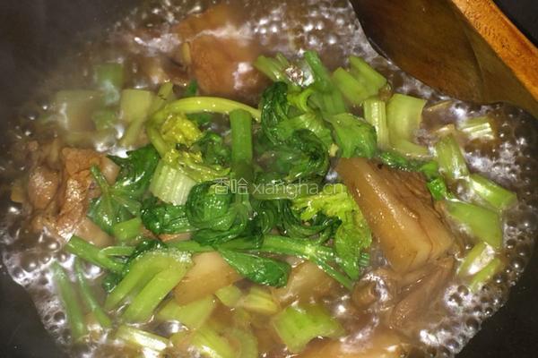 木耳芹菜炒肉的做法图解4