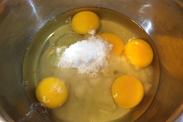 电饭煲海绵蛋糕的做法图解1