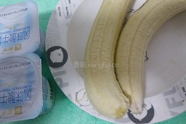 香蕉奶昔的做法图解1
