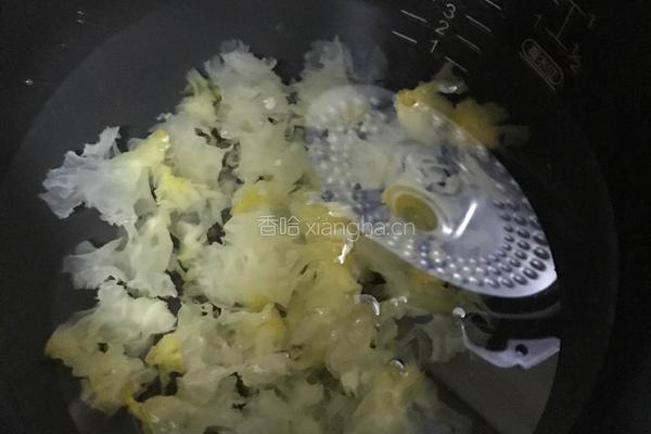 银耳红枣汤的做法图解4