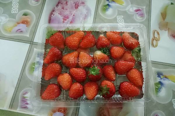 草莓奶昔的做法图解3