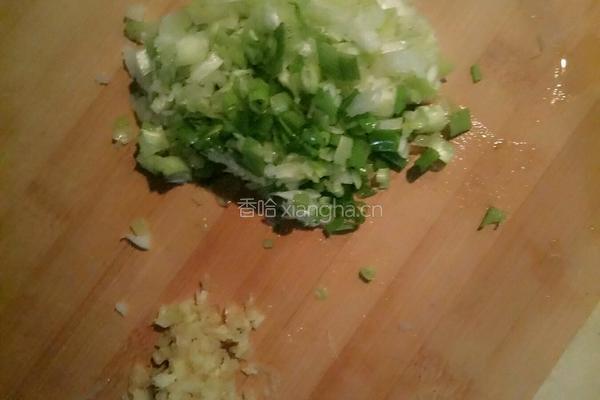 猪肉大葱烫面蒸饺 的做法图解2