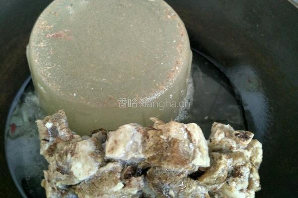 炖排骨的做法图解1