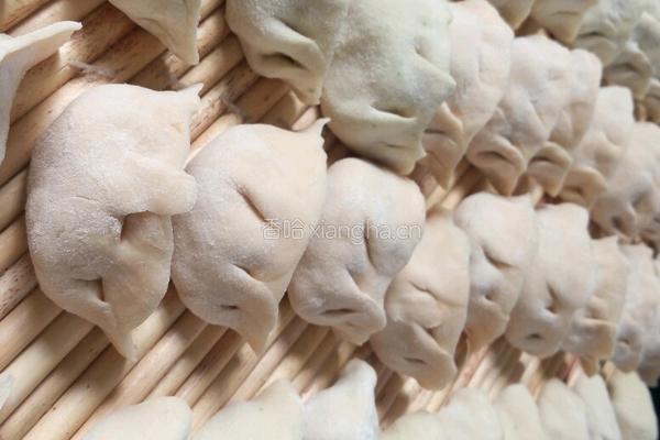 香菇胡萝卜肉水饺的做法图解5